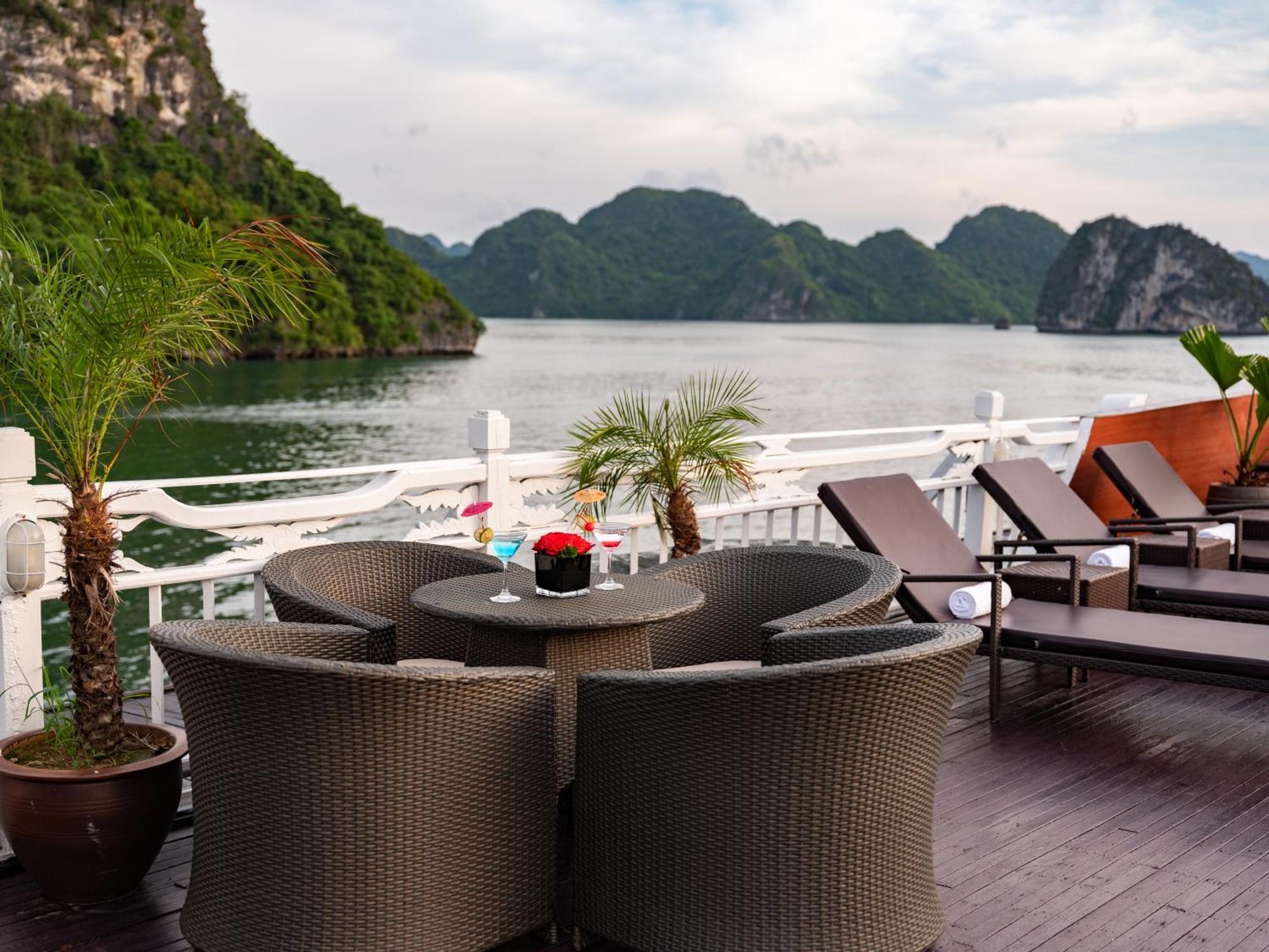 Hera Boutique Cruise Ha Long Bay Экстерьер фото