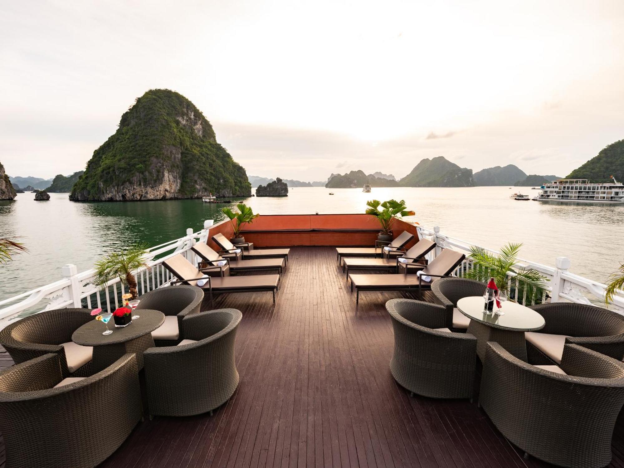 Hera Boutique Cruise Ha Long Bay Экстерьер фото