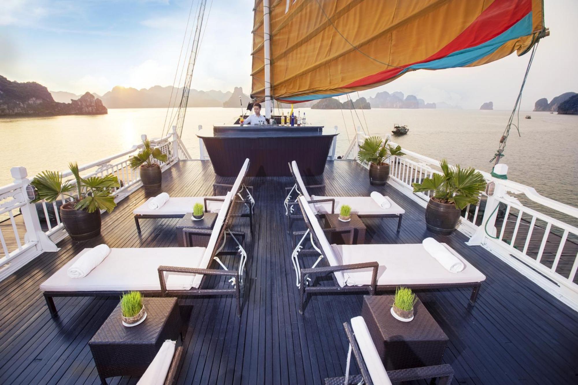 Hera Boutique Cruise Ha Long Bay Экстерьер фото