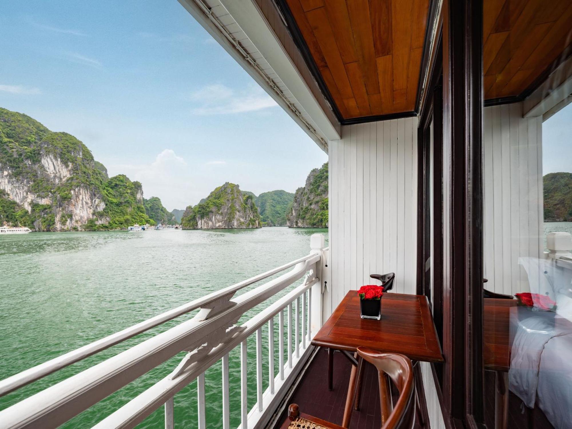 Hera Boutique Cruise Ha Long Bay Экстерьер фото