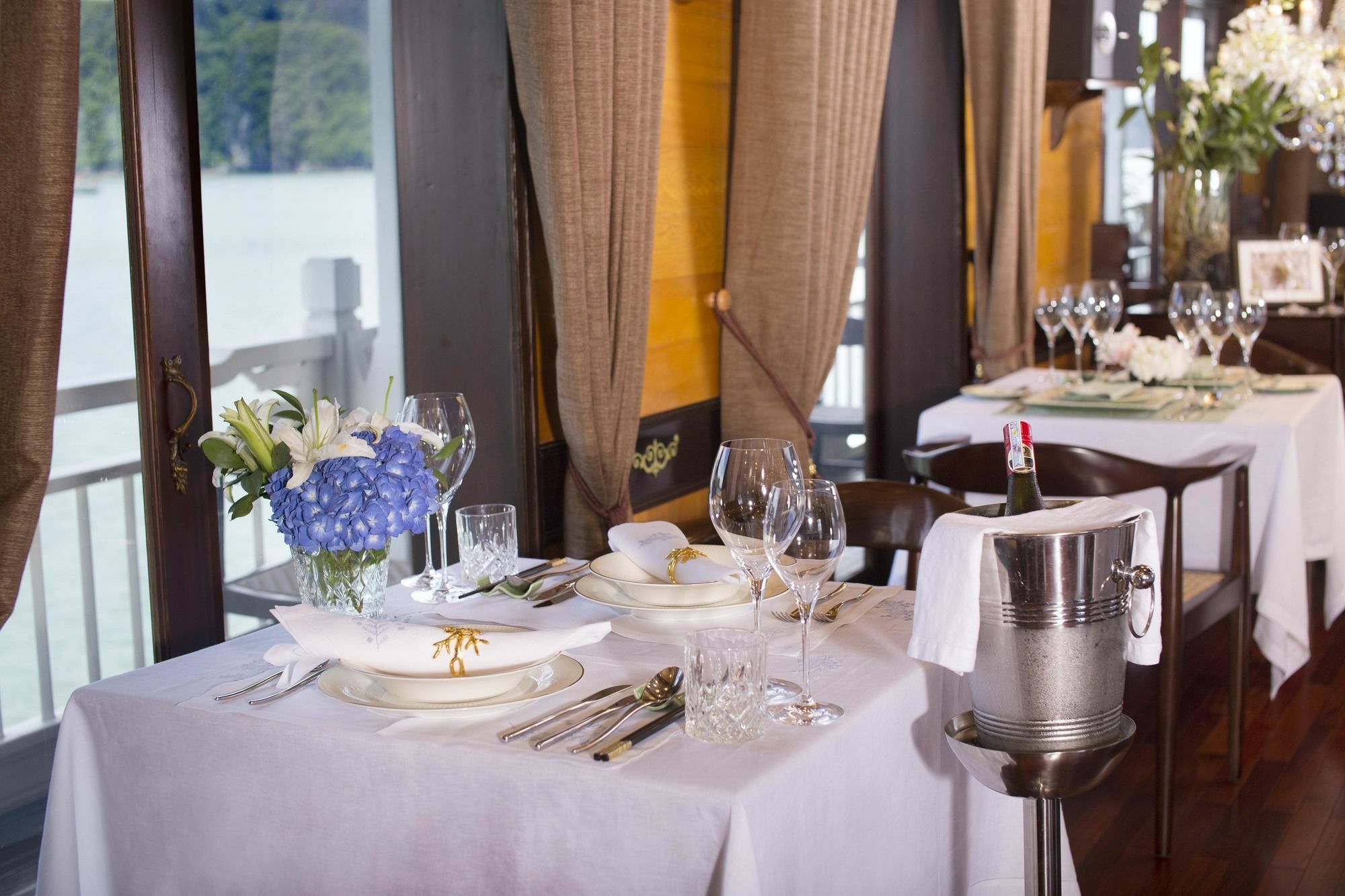 Hera Boutique Cruise Ha Long Bay Экстерьер фото