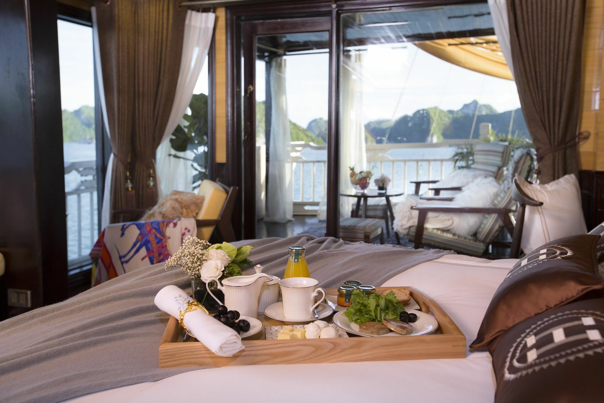 Hera Boutique Cruise Ha Long Bay Экстерьер фото